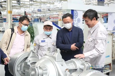 校企攜手 合作創(chuàng)優(yōu),解放傳動事業(yè)部與吉大汽車工程學院舉行戰(zhàn)略合作簽約儀式